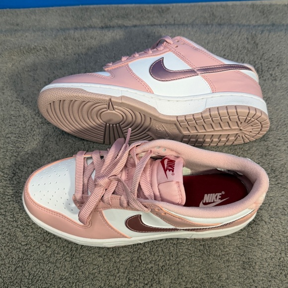 Nike dunk gs
Velvet pink 
Brand new - Picture 4 of 11